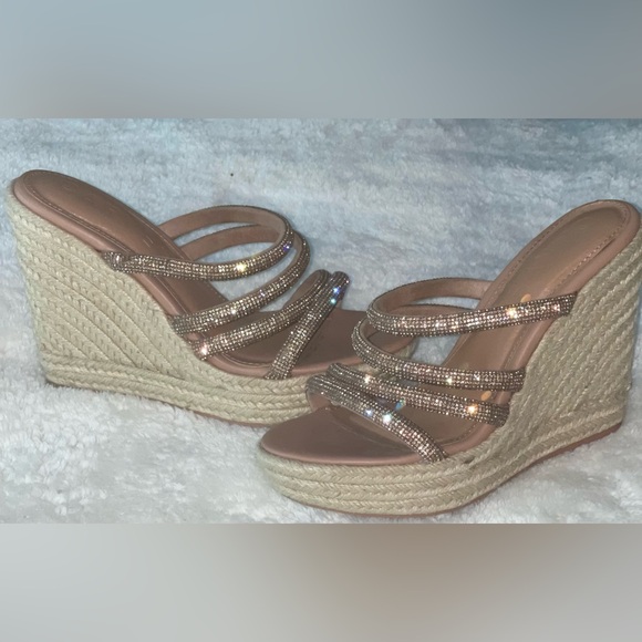Beautiful wedges size 7 women with diamonds/jewels - Picture 8 of 9